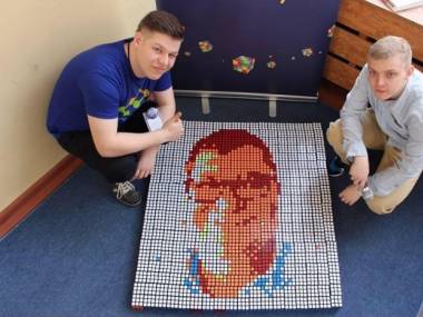 Zbigniew Stonoga z 360 kostek Rubika