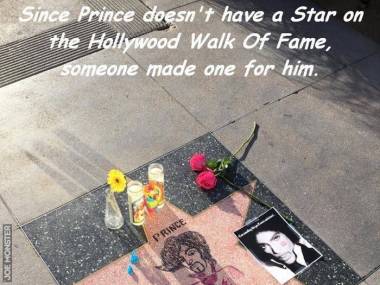Prince nie ma swojej gwiazdy w Alei Sław, więc ktoś mu ją narysował
