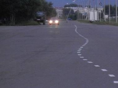 Rosyjska policja aresztowała pijanego kierowcę, który malował pasy na drodze