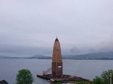 Alesund, Norwegia - ognisko z palet o wysokości 47,5m