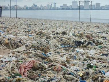 Wybrzeże Bombaju - co wyrzuciły na brzeg fale po przypływie