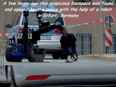 W Niemczech robot policyjkny otworzył podejrzany pakunek