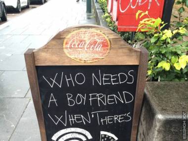 Po co komu chłopak kiedy jest pizza i WiFi?