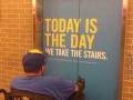 Dziś jest ten dzień. Korzystamy ze schodów."