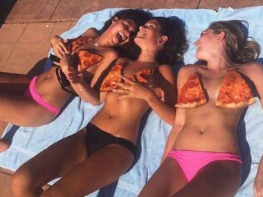 Bikini pizza
