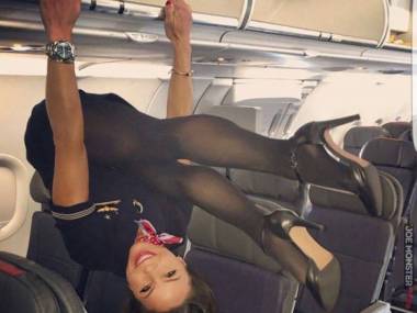 Wygimnastykowana stewardessa
