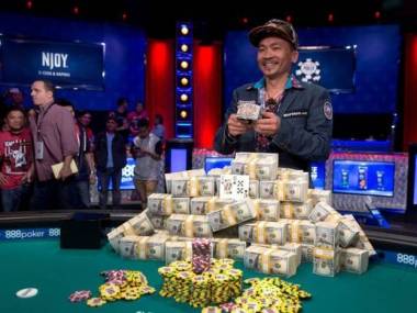 Qui Nguyen wygrał w World Series of Poker 8 milionów dolarów