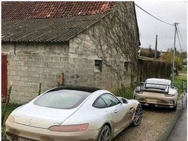 Mam Mercedesa i Porsche, ale stoją u babci na wsi