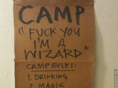 "Obóz: Pieprz się jestem czarodziejem"