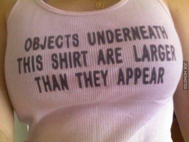 "Obiekty pod tą koszulką są większe niż ci się wydaje"
