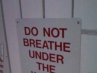 Tabliczka na basenie - Nie oddychać pod wodą!