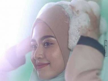 Reklama szamponu w Malezji