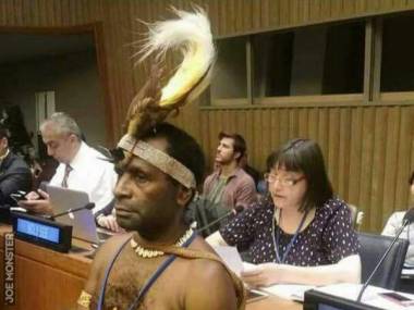 Przedstawiciel plemion z Papui Nowej Gwinei po raz pierwszy pojawił się w siedzibie ONZ
