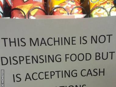 Ta maszyna nie wydaje jedzenia, ale chętnie przyjmuje dotacje.