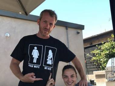 Mąż Gal Gadot najnowszej Wonder Woman ma zajebistą koszulkę