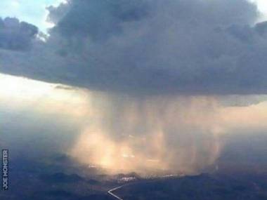 Deszcz z perspektywy pasażera samolotu