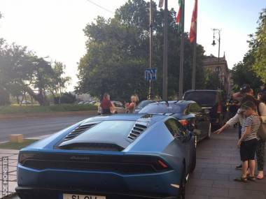 Powolny Łotysz w Lamborghini