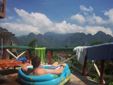 Hotel w Laosie miał w ofercie pokój z widokiem i basenem
