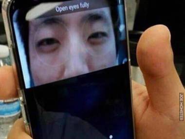 Rasistowski Galaxy S8 - "Szeroko otwórz oczy"