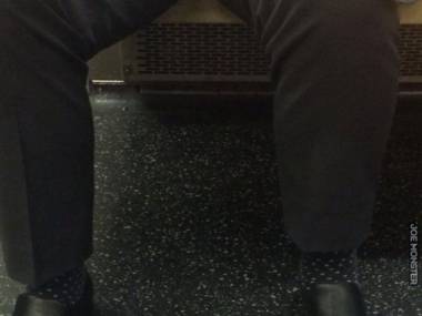 Niewidzialny człowiek w metrze