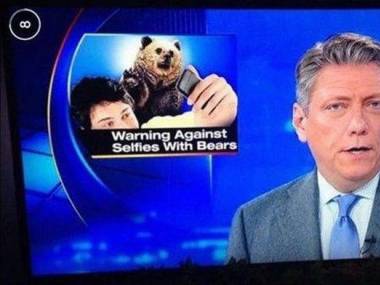 Niektórych trzeba ostrzegać przed robieniem sobie selfików z niedźwiedziami
