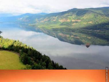 Wybrzeże rzeki Gorge w Oregonie przed i po tym jak nastolatek odpalił fajerwerki