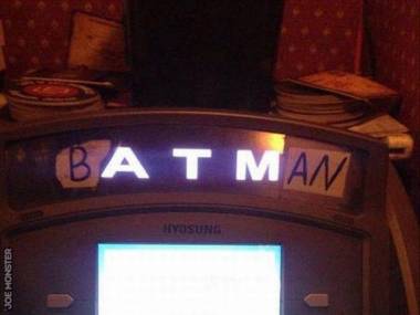 Batman rozdaje kasę