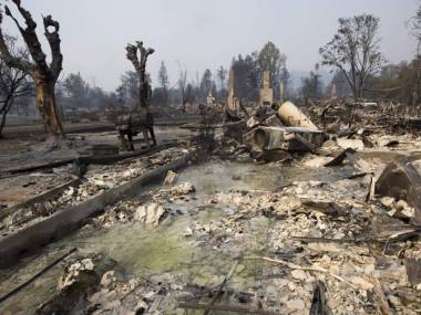 Zniszczenia w wyniku pożaru w Kalifornii jak screen z gry Fallout 4
