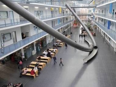 Zjeżdżalnia w bibliotece w Monachium