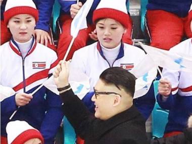 Reakcja północnokoreańskich cheerleaderek na widok fałszywego Kim Dzong Una