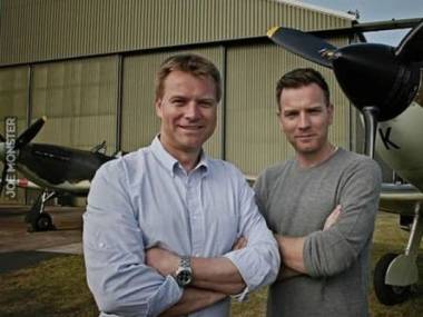 Colin, brat Ewana McGregora, jest pilotem Królewskich Sił Powietrznych i używa pseudonimu Obi Two