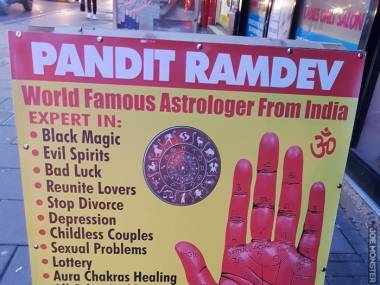 Pandit Ramdev - astrolog, tynkarz, akrobat