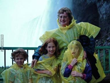 Rodzinna fotka przy wodospadzie