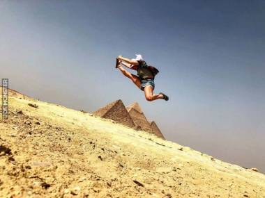 Skok ponad piramidami