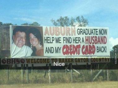 "Auburn skończyła studia. Pomóżcie mi znaleźć jej męża i odzyskać kartę kredytową"