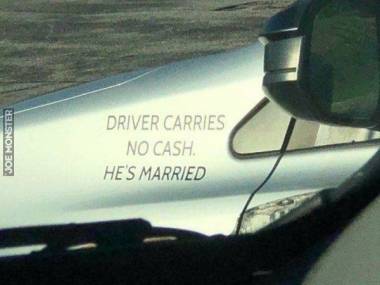 Kierowca nie ma przy sobie żadnej gotówki, jest żonaty