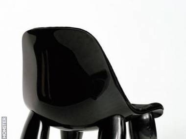 Krzesło z seksualnym podtekstem