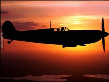 Spitfire Mk IXc o zachodzie słońca