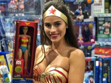 Wonder Woman wersja 1:1 oraz mniejsza