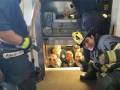 Straż pożarna ratuje policjantów, którzy utknęli w windzie