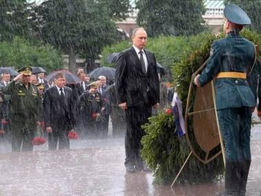  Trump nie poszedł na cmentarz żołnierzy poległych na frontach I wojny światowej, bo padał deszcz. Tymczasem Putin...
