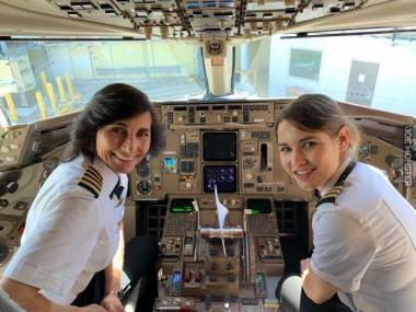 Lot Delta pilotowany przez matkę i córkę