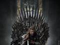 Plakat z pierwszego sezonu Gry o tron w 2011 roku. Zwróćcie uwagę, kto jeszcze, oprócz Neda, siedzi na tronie