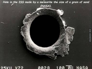 Dziura w poszyciu stacji ISS wybita przez mikrometeoryt wielkości ziarnka piasku